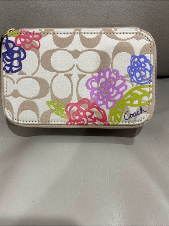 Handbags - Coach poppy daisy jewelry box